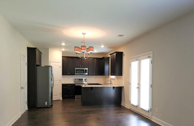 Building Photo - 2138 Kinsale Ave