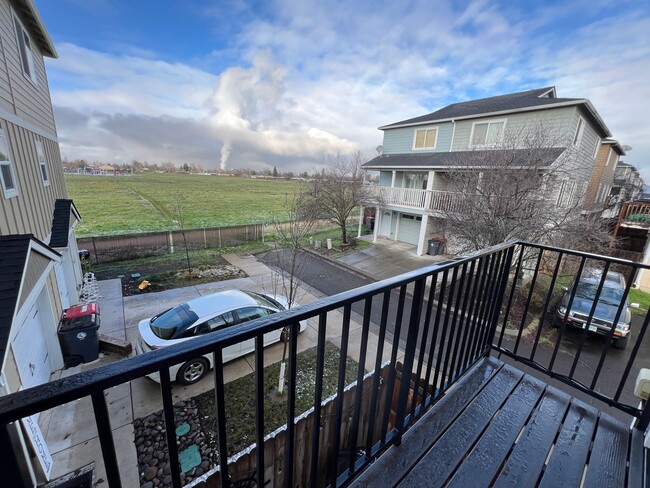 Foto del edificio - Cozy & Spacious Townhome for Rent