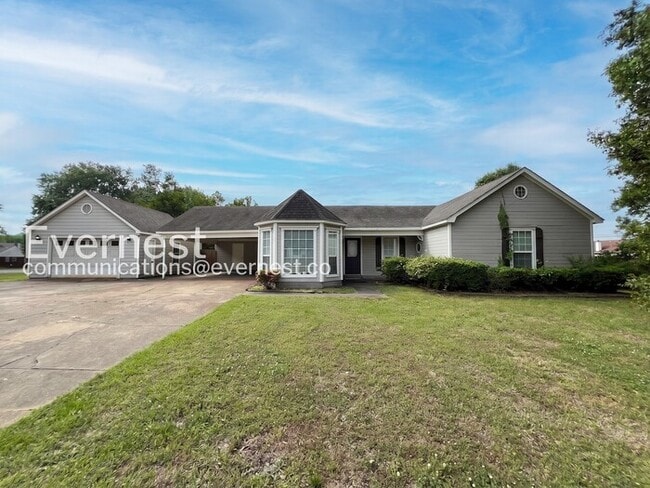 Building Photo - 3985 Fernway Dr