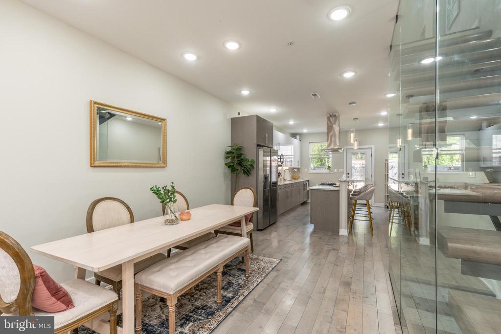Foto principal - 2935 Master St