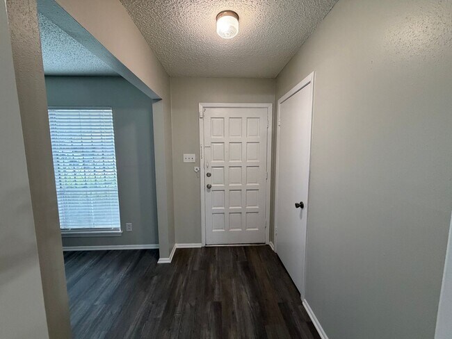 Foto del edificio - Lovely Single Story 3 Bedroom 2 Bath w/ easy access to Lackland AFB, Sea World, & Shopping