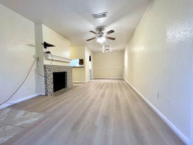 Foto del edificio - 752 Memorial Mews St