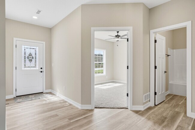 Building Photo - 1044 Stonehaven Dr