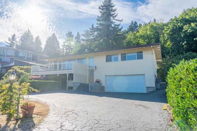 Building Photo - 8211 Avalon Dr