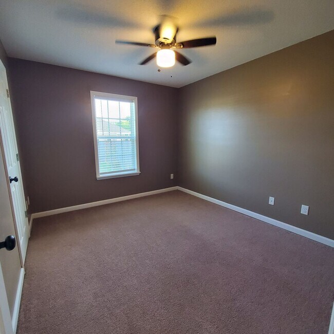 Foto del edificio - Tranquil Oasis: Spacious 4BR Home with Mod...