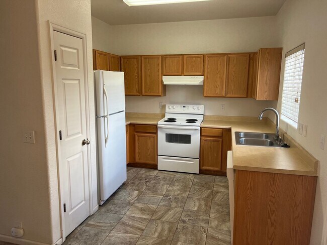 Foto del edificio - Fantastic 2 Bedroom Townhome located in Th...