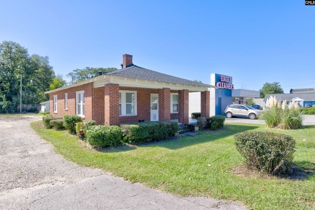 Building Photo - 3012 Rosewood Dr
