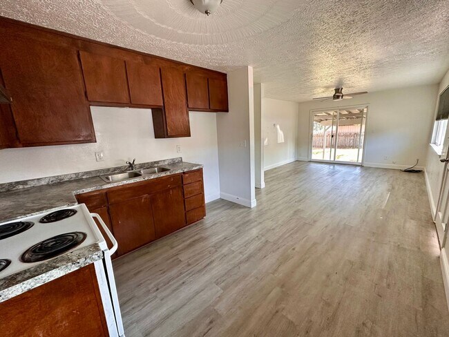 Foto del edificio - 1715 Sheridan St