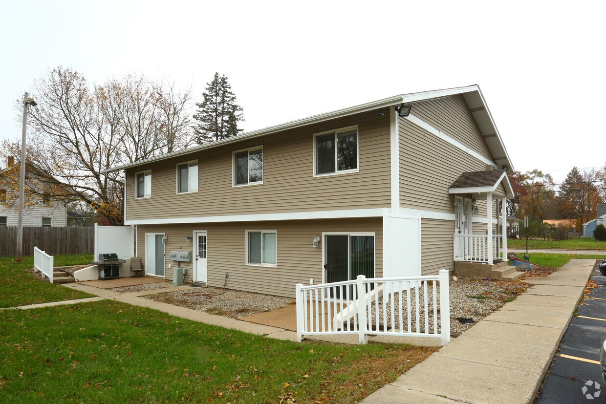 Building Photo - 955 E McDevitt Ave