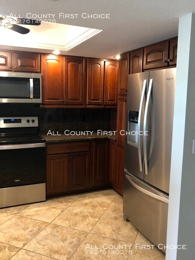 Foto del edificio - Spacious and Beautiful Townhome in Tara Cay