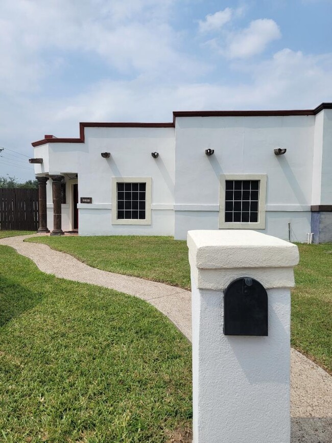 Building Photo - 3555 Navigator Dr