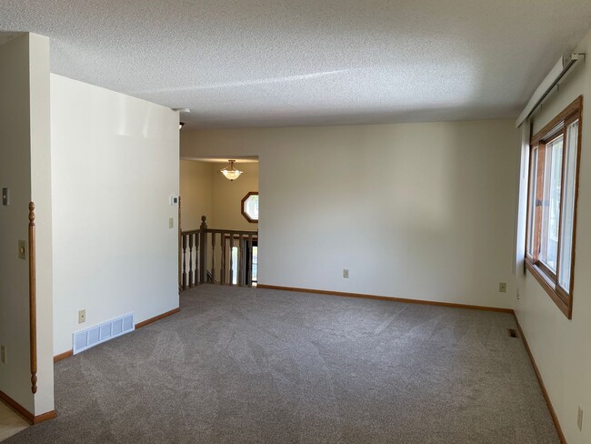 Building Photo - Two Bedroom Home in Rochester MN