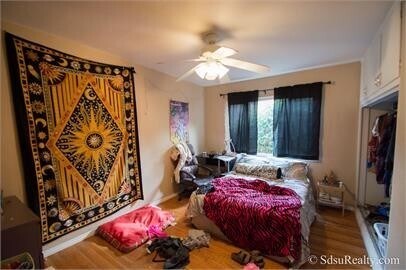 Foto del edificio - BEAUTIFUL WOOD FLOORS IN THIS- 5 BED 2 BATHROOM- Includes maid service