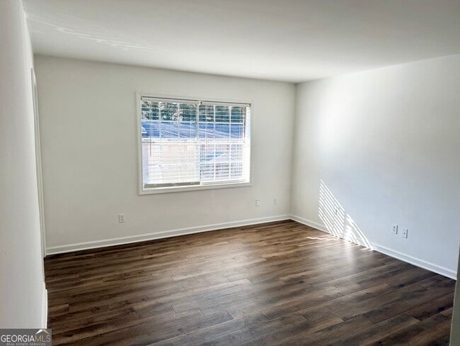 Foto del edificio - 111 W Burke St