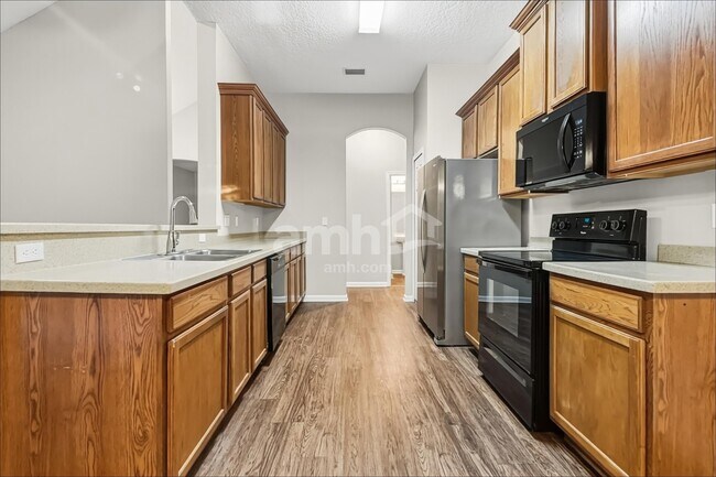 Foto del edificio - 6830 Morse Oaks Dr