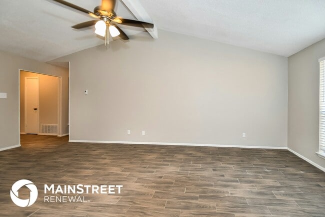 Building Photo - 1601 Chapman Dr