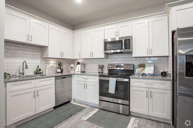 2 habitaciones, 2 baños - 1087 pies cuadrados - Cocina - Pine Reserve Apartments