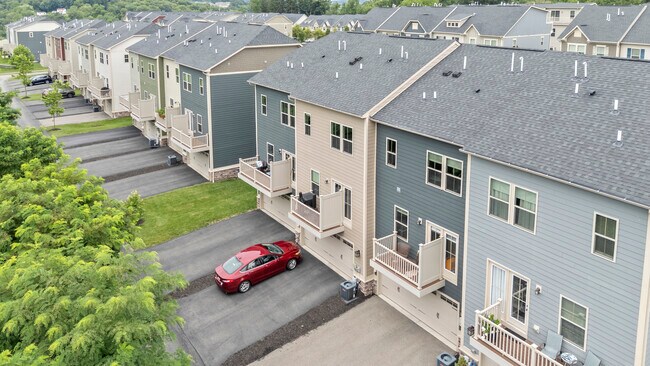 Building Photo - 483 Fairmont Dr