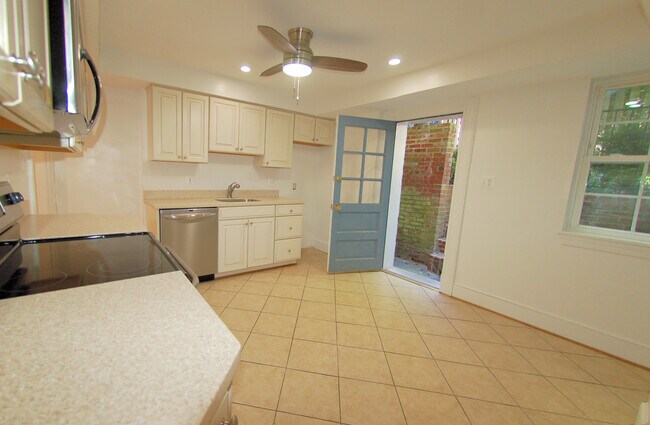 Foto del edificio - 1528 34th St NW