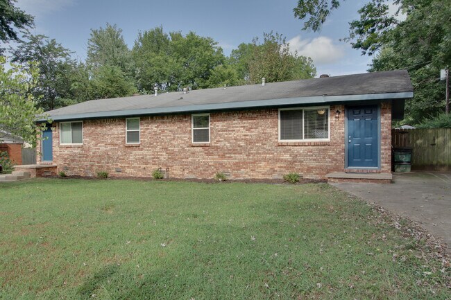 Front View - 208 N Florene St