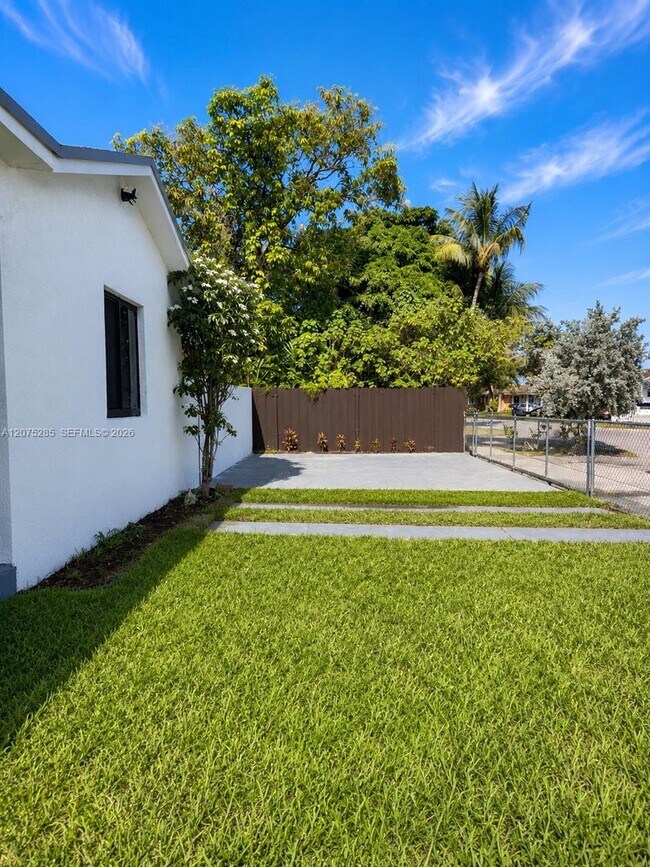 Foto del edificio - 6791 SW 25th St