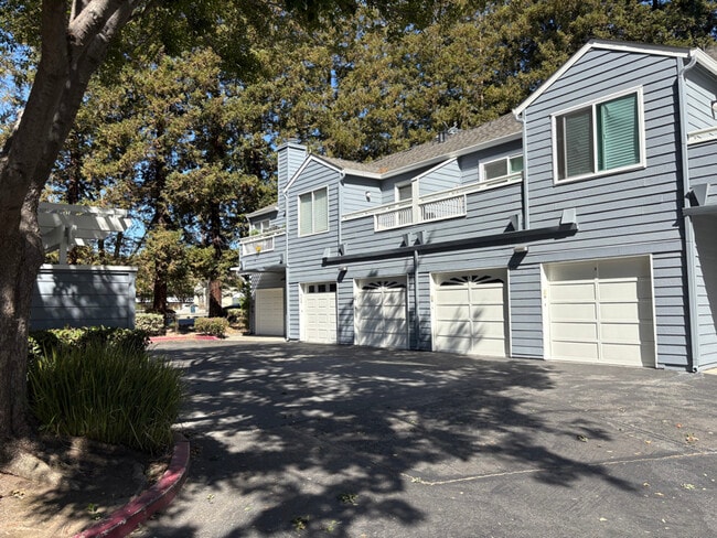 Building Photo - 2499 Alveswood Cir