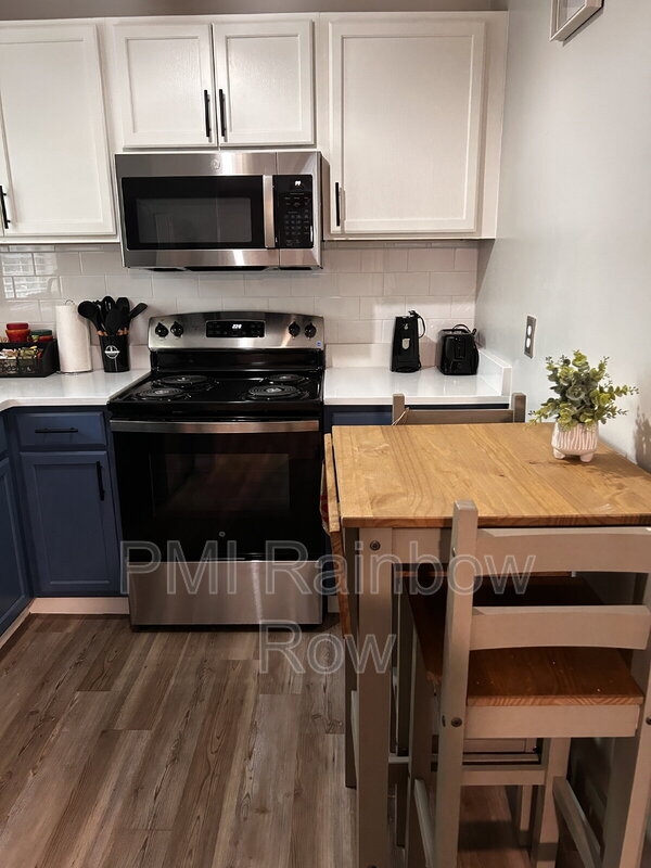 Building Photo - 144 Williman St