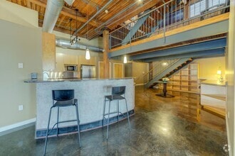 Building Photo - 703 N 13th St