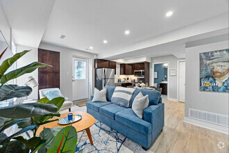 Building Photo - 557 St Clair Ave W