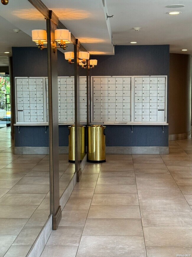 Foto del edificio - 100 Cutter Mill Rd