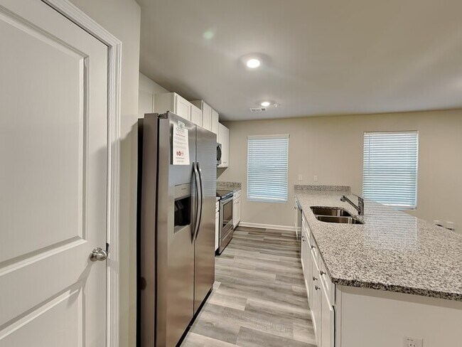 Building Photo - Lovely Home located in Conyers!
