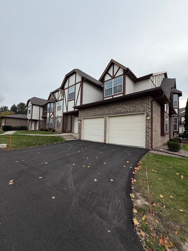 Foto del edificio - 1317-1332 Hillwood Blvd