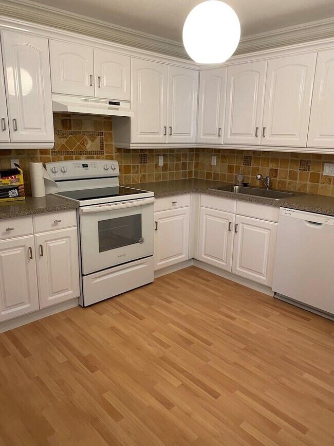 Foto del edificio - 4810 Grapevine Way