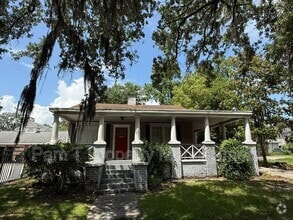 Building Photo - 1112 E Victory Dr