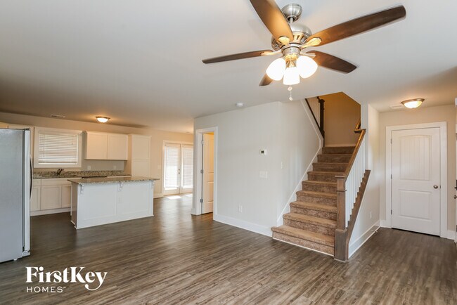 Building Photo - 2375 Belaire Dr