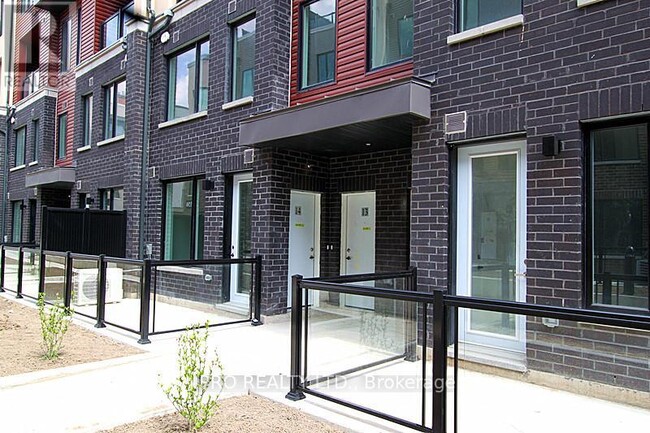 Photo du bâtiment - 3546-3546 Colonial Dr