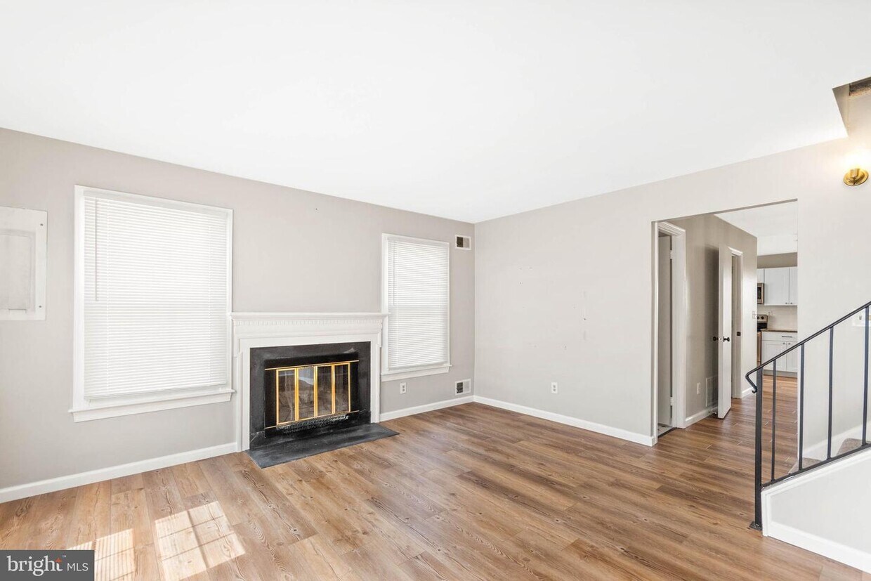 3 Acrux Ct, Washington Township, NJ 08080 House Rental in Washington