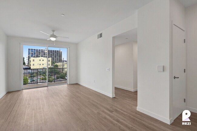 Foto del edificio - 1363 Colton St