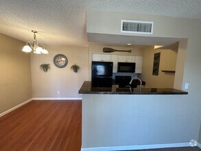 Building Photo - 623 W Guadalupe Rd
