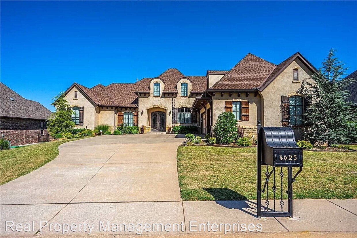 4 br, 3.5 bath House 4625 Roundup Rd House Rental in Edmond, OK