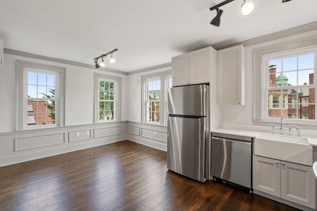 Building Photo - 39 Dana St