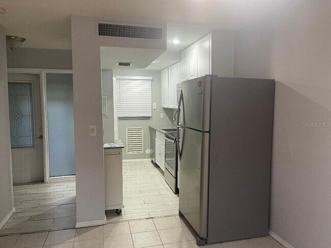 Foto del edificio - Townhouse close to shopping! Discount of 1...