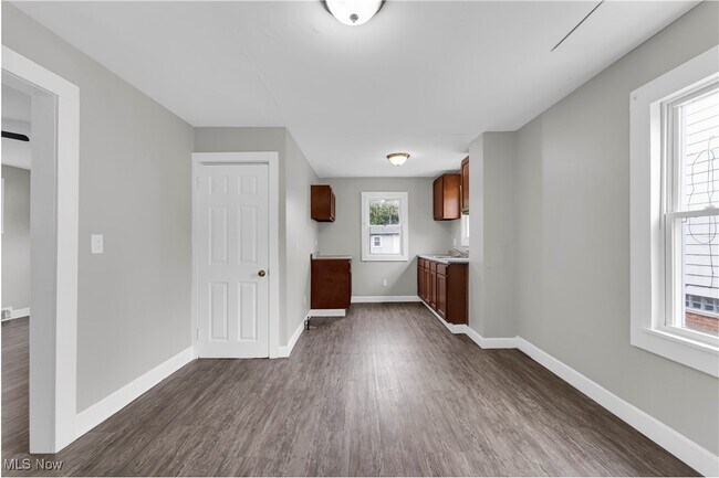 Foto del edificio - 19601 Raymond St