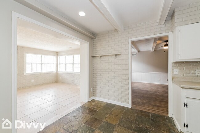 Building Photo - 5454 Fincastle Cove