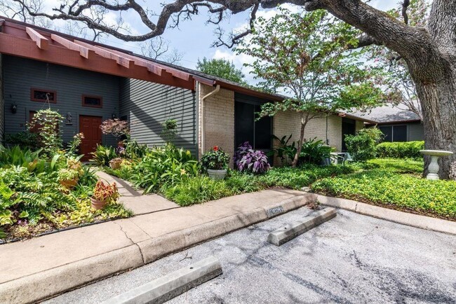 Building Photo - 3815 Menchaca Rd