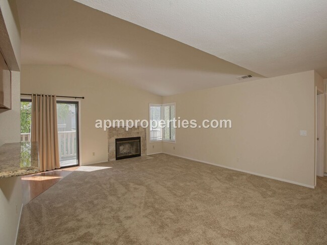 Building Photo - Fabulous 2 Bedroom, 2 bath in Gated Commun...
