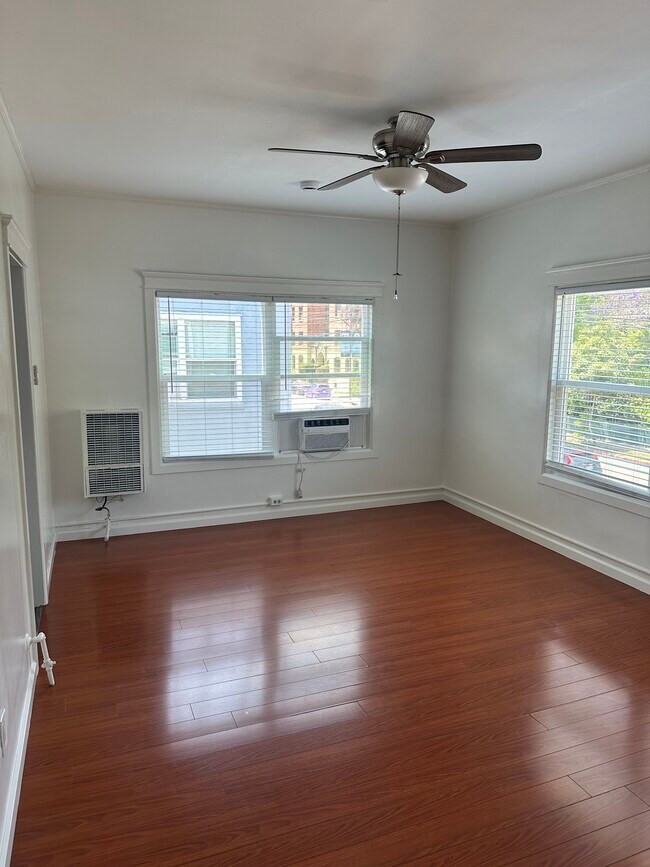 Foto del edificio - 5740 Franklin Ave