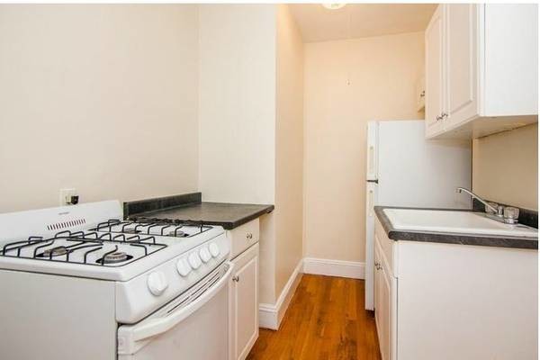Foto del edificio - 247 Chestnut Hill Ave