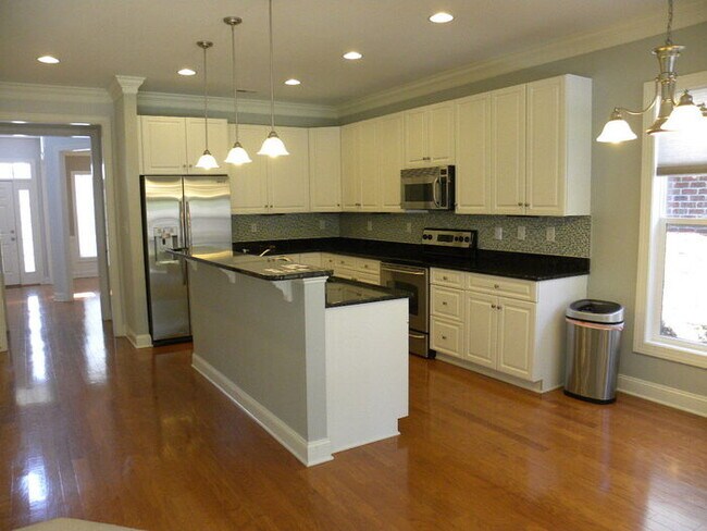 Building Photo - Absolutely beautiful home at the Cottages ...