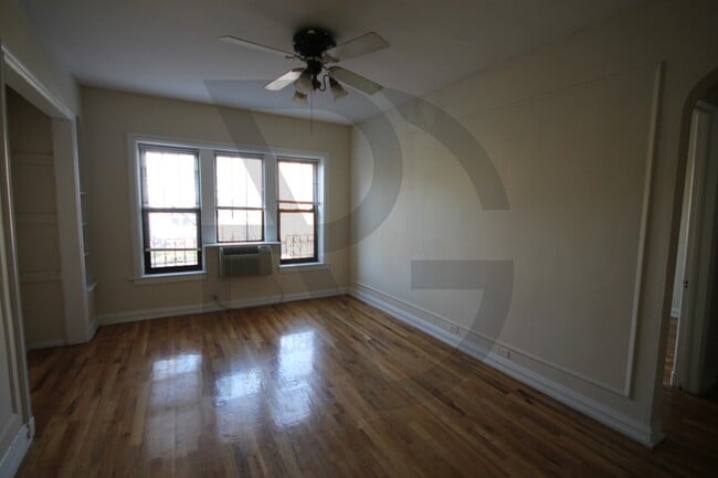 Building Photo - 835 W Wolfram St